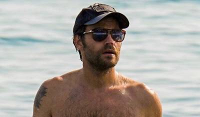 Paul Wesley Looks Hot Going Shirtless at the Beach! - www.justjared.com - Malibu