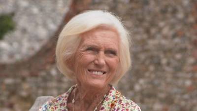 Mary Berry recalls taking pigs to bed during childhood on family smallholding - www.breakingnews.ie - Britain