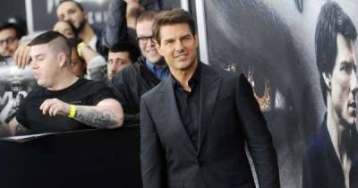 Tom Cruise wears face mask to London cinema to watch Tenet - www.msn.com