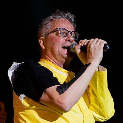 Mark Mothersbaugh was hospitalised with COVID-19 - www.peoplemagazine.co.za
