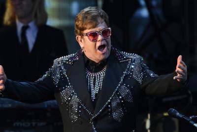 Elton John Says That Most Modern Hits On The Charts Are ‘Not Real Songs’ - etcanada.com - USA