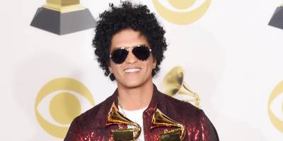 Brunos Mars Gives Rare Update on Music & Reaches Out To Rihanna For Modeling Gig - www.justjared.com
