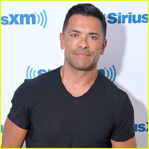 Mark Consuelos Dishes On 'Riverdale's Seven Year Time Jump - www.justjared.com