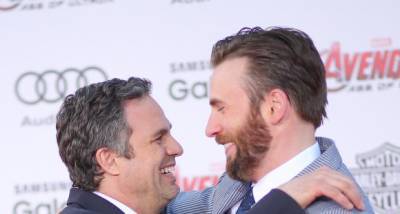 Chris Evans’ Avengers co star Mark Ruffalo helps him see the ‘silver lining’ post his explicit photo leak - www.pinkvilla.com