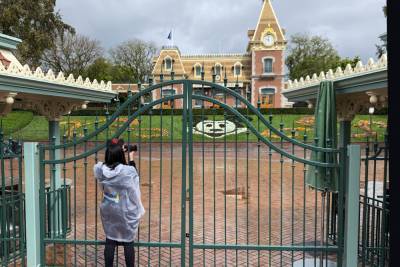 Disneyland, Universal Studios Urge California Governor Gavin Newsom To Let Them Reopen - deadline.com - California - county San Diego