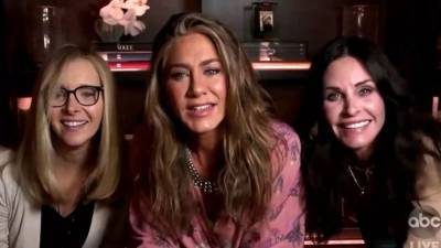 Jennifer Aniston, Courteney Cox and Lisa Kudrow Stage Mini 'Friends' Reunion During 2020 Emmy Awards - www.etonline.com
