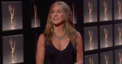 Jennifer Aniston prepped for the Emmys in pyjamas and a sheet mask - www.msn.com - Centre