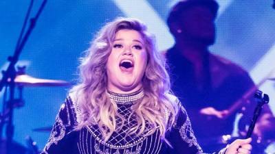Kelly Clarkson opens up on her divorce - www.breakingnews.ie - USA