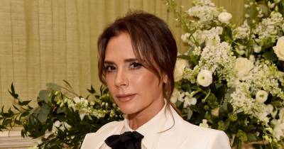 Victoria Beckham shows her less glamorous side as she poses for selfie in public toilet - www.ok.co.uk