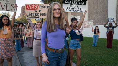 Feminist Icon Gloria Steinem & Cast Will Talk New Biopic ‘The Glorias’ In Livestream Q&A - etcanada.com