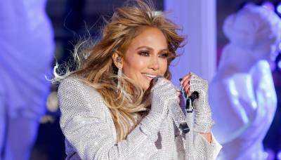 Here's Why Jennifer Lopez Teared Up During Her New Year's Eve 2021 Performance in Times Square - www.justjared.com - New York