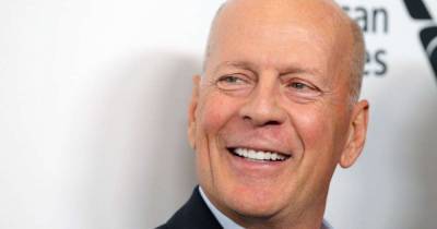 Bruce Willis apologises after being photographed in LA pharmacy without a mask - www.msn.com - New York - Los Angeles