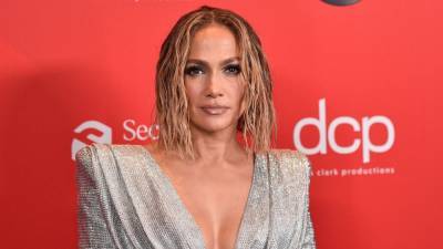 Jennifer Lopez Claps Back After Commenter Accuses Her of Getting 'Tons' of Botox - www.etonline.com