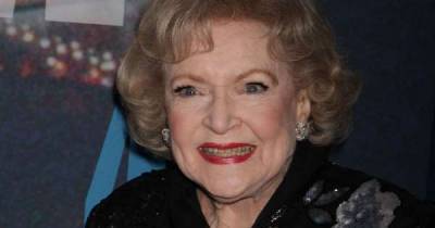 Stars pay tribute to Betty White on her 99th birthday - www.msn.com