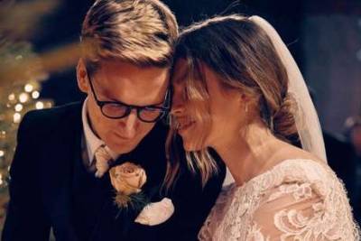 Oliver Proudlock and Emma Louise Connolly reveal pictures of secret lockdown wedding - www.msn.com