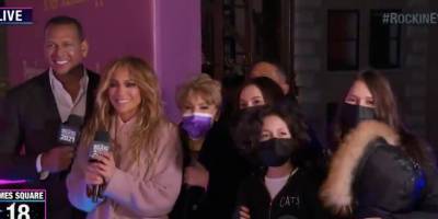 Jennifer Lopez and Her Kids Welcomed 2021 Onstage in Times Square - www.elle.com - New York