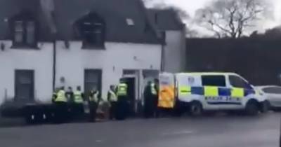 Man arrested after cops swarm to Scots street - www.dailyrecord.co.uk - Scotland