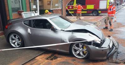 Sports car smashes into front of veterinary surgery - www.manchestereveningnews.co.uk - county Denton