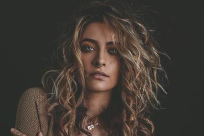 Paris Jackson Releases Powerful New Music Video For ‘Eyelids’ Featuring Andy Hull - etcanada.com - Manchester