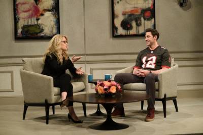 ‘Saturday Night Live’: John Krasinski Plays Charming Tom Brady In Fiery Cold Open - etcanada.com - USA