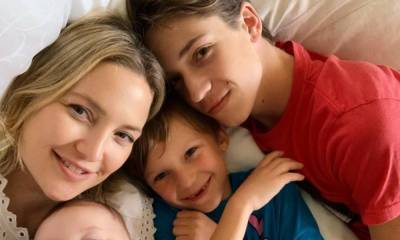 Kate Hudson becomes a stage mum in fun family video with sons Ryder and Bingham - hellomagazine.com