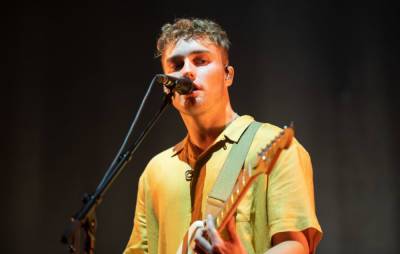 Sam Fender says album deliveries delayed by “Brexit customs issues” and “fuel shortages” - www.nme.com