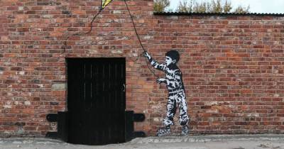 A new mural has appeared in Stockport and everyone is asking the same thing - www.manchestereveningnews.co.uk - Manchester