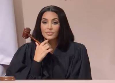 ‘SNL’: Kim Kardashian Impersonates Sister Kourtney In ‘The People’s Kourt’ With Khloe And Kris Jenner - etcanada.com