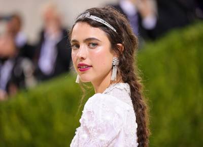 Who is Netflix’s newest star Margaret Qualley and her very famous mother? - evoke.ie