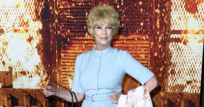 Jamie Lee Curtis dresses up as mom Janet Leigh for premiere - www.msn.com