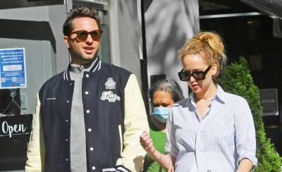Pregnant Jennifer Lawrence Spotted at Lunch with YouTube Exec Derek Blasberg - www.justjared.com - New York