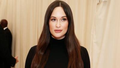Kacey Musgraves Responds With Throwback Pic After GRAMMYs Rule Her Ineligible for Best Country Album - www.etonline.com