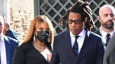 Beyoncé and JAY-Z Are One Stylish Duo Attending Wedding in Italy - www.etonline.com - Italy