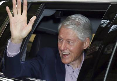 Bill Clinton Leaves Hospital, Escorted By Hillary Clinton, And Gives ‘Thumbs-Up” On How He’s Feeling - deadline.com
