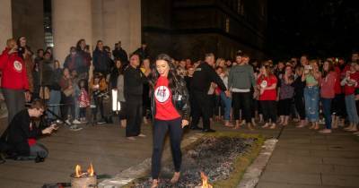 Former love island contestant takes part in daring city centre firewalk - www.manchestereveningnews.co.uk - Manchester
