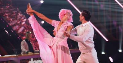 Amanda Kloots Earns a Near-Perfect Score on 'DWTS' Grease Night After Derek Hough Deducts a Point (Video) - www.justjared.com - Los Angeles