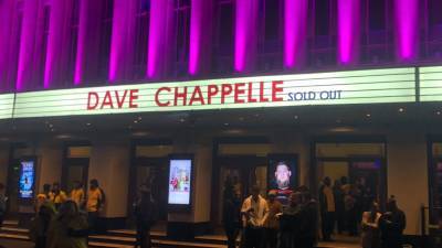 As Netflix Employees Walk Out Over Dave Chappelle, Fans Voice Undying Support at Sold-Out London Gig - variety.com