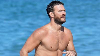 Scott Eastwood Goes Shirtless Looks Incredibly Buff While Taking A Dip In The Ocean In Hawaii - hollywoodlife.com - Hawaii - county Scott - county Pacific - county Ocean