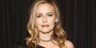 Alicia Silverstone Reacts to TikTok About Being Body-Shamed on 'Batman & Robin' Press Tour - www.justjared.com