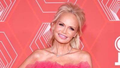 Kristin Chenoweth Drops New Christmas Album, Announces Special Holiday Concert in NYC! - www.justjared.com
