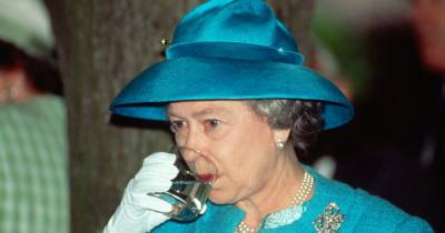 How much The Queen drinks after she's advised to 'give up lunchtime gin and afternoon Martini' - www.ok.co.uk