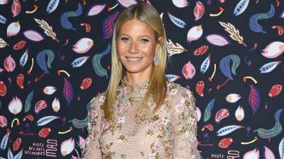Gwyneth Paltrow Learns What 'Snatched' Means Thanks to Her Daughter Apple and Kim Kardashian - www.etonline.com