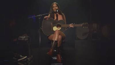 Kacey Musgraves Bares All In Powerful 'Justified' Performance on 'Saturday Night Live' - www.etonline.com