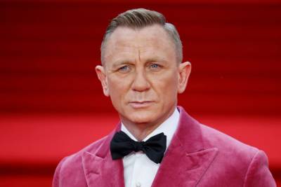 Daniel Craig Honoured With Star On Hollywood Walk Of Fame: Livestream - etcanada.com - Britain - county Moore