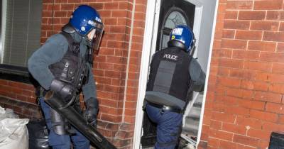 Detectives arrest three men on suspicion of attempted murder following dawn raids after Rochdale machete attack - www.manchestereveningnews.co.uk