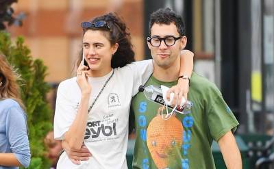 'Maid' Actress Margaret Qualley Packs on PDA with Boyfriend Jack Antonoff in Cute New Photos - www.justjared.com - New York