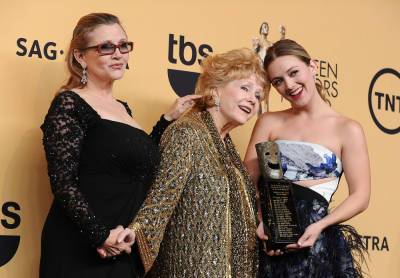Billie Lourd Still Mourning The ‘Brutal’ Loss Of Mom Carrie Fisher, Grandma Debbie Reynolds: ‘It’s Really Hard For Me’ - etcanada.com - USA - city Kingston - county Story
