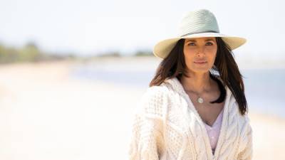 Padma Lakshmi on 'Taste the Nation: Holiday Edition' and Filming 'Top Chef' in Houston (Exclusive) - www.etonline.com - Houston