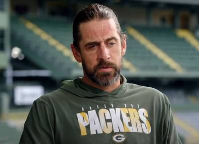 Aaron Rodgers Apologizes 'To Anybody Who Felt Misled' By His Comments But Doubles Down On Vaccine Stance! - perezhilton.com
