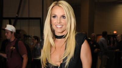 Britney Spears Says Donatella Versace Is Making Her Wedding Dress - www.etonline.com